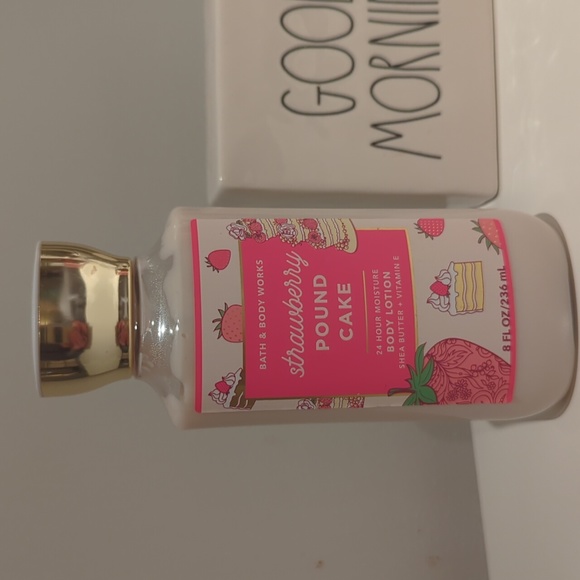 Bath and Body Works Strawberry Pound cake lotion - Picture 1 of 2